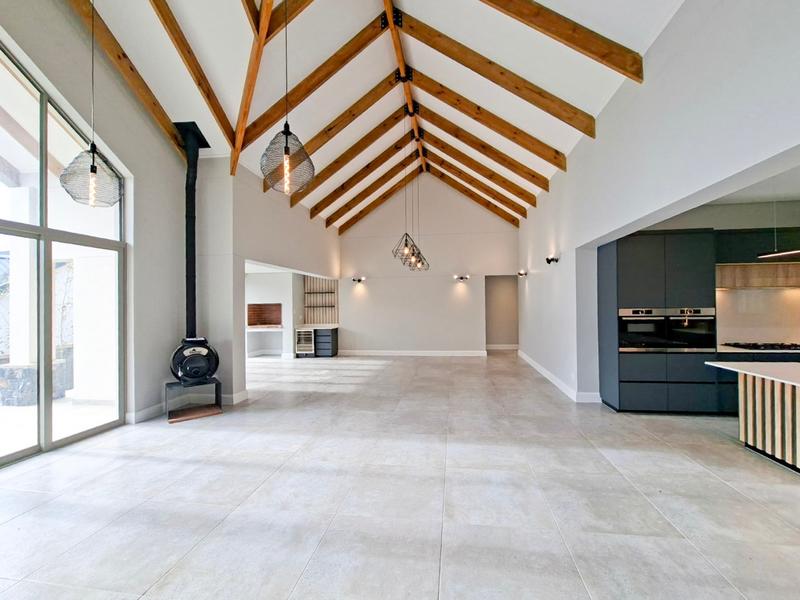 4 Bedroom Property for Sale in Kingswood Golf Estate Western Cape